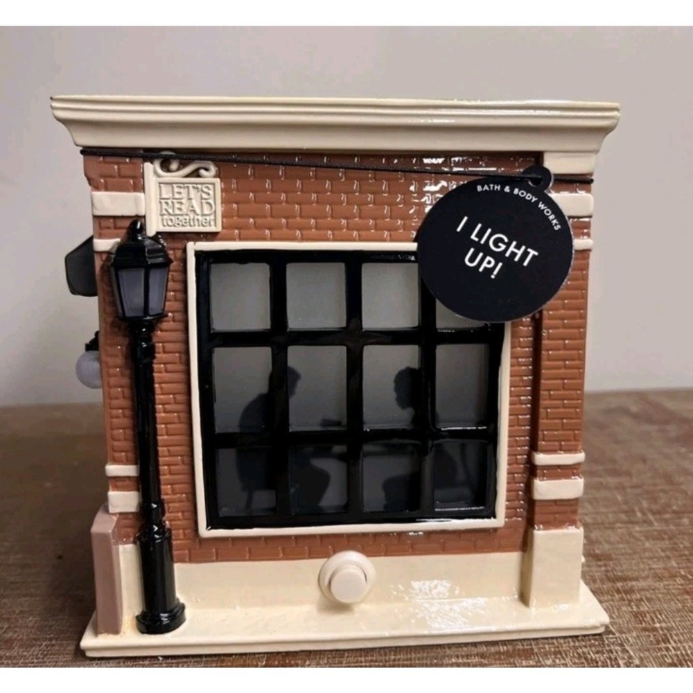 Bath & Body Works Bookstore Pumpkin Pour LightUp Coffee Shop 3Wick Candle Holder - Picture 4 of 5